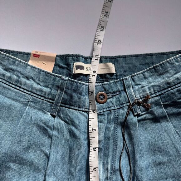Levi's Relaxed Fit Pleated Light Blue Jeans Size 24 NWT - Picture 7 of 11